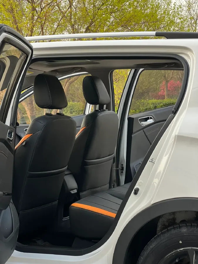 2016 BaoJun 310 1.2L 82HP L4 5MT,autocango,china used car exporter,china ev exporter,chinese used car exporter,chinese used ev exporter