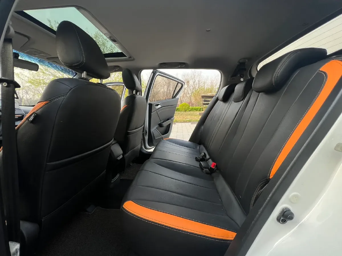 2016 BaoJun 310 1.2L 82HP L4 5MT,autocango,china used car exporter,china ev exporter,chinese used car exporter,chinese used ev exporter