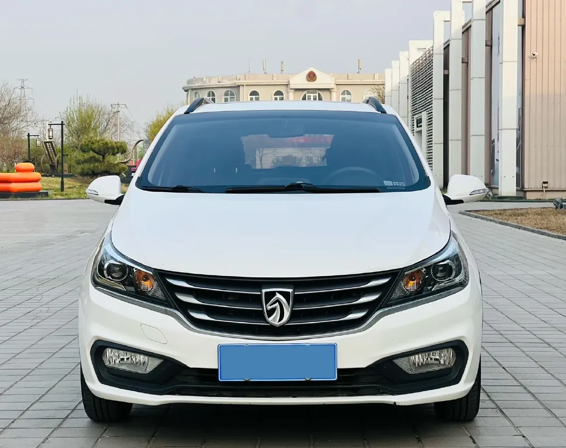 2016 BaoJun 310 1.2L 82HP L4 5MT,autocango,china used car exporter,china ev exporter,chinese used car exporter,chinese used ev exporter