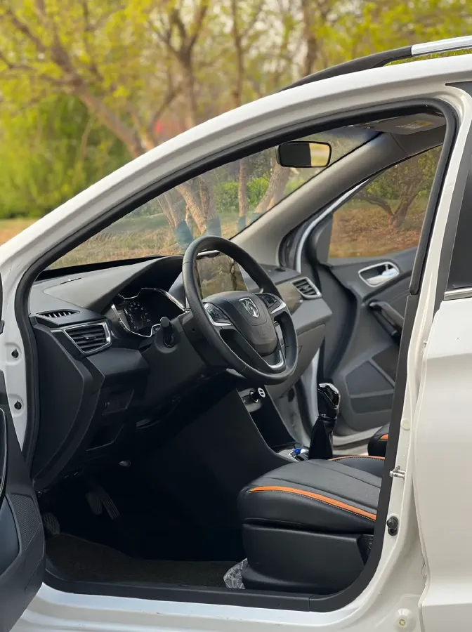 2016 BaoJun 310 1.2L 82HP L4 5MT,autocango,china used car exporter,china ev exporter,chinese used car exporter,chinese used ev exporter