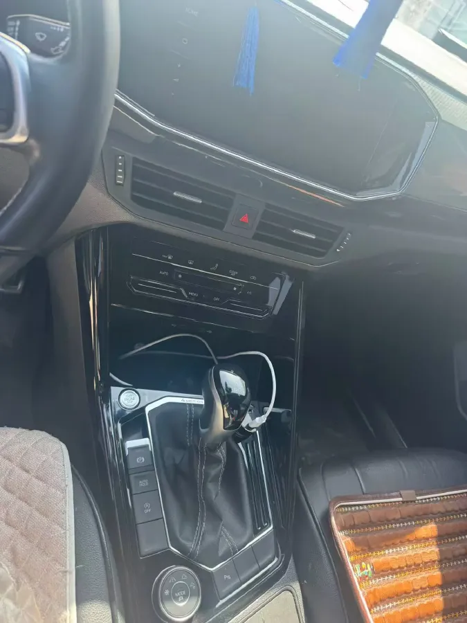 2022 Volkswagen Tayron 2.0T 220HP L4 7DCT,autocango,china used car exporter,china ev exporter,chinese used car exporter,chinese used ev exporter