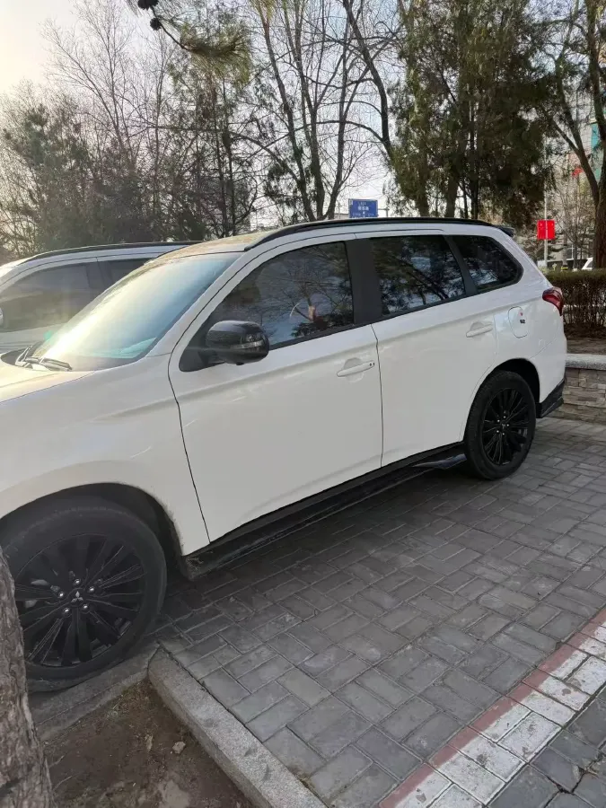 2021 Mitsubishi Outlander 2.4L 192HP L4 CVT,autocango,china used car exporter,china ev exporter,chinese used car exporter,chinese used ev exporter