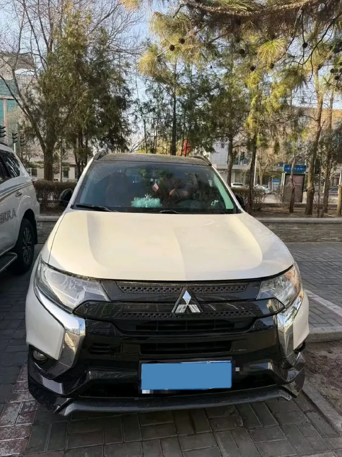 2021 Mitsubishi Outlander 2.4L 192HP L4 CVT,autocango,china used car exporter,china ev exporter,chinese used car exporter,chinese used ev exporter