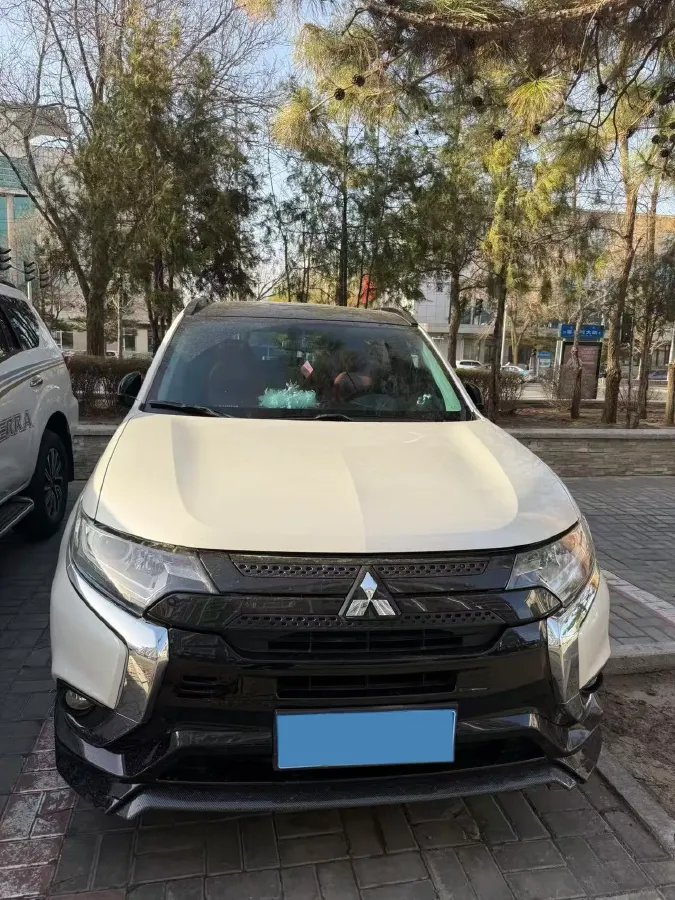 2021 Mitsubishi Outlander 2.4L 192HP L4 CVT,autocango,china used car exporter,china ev exporter,chinese used car exporter,chinese used ev exporter
