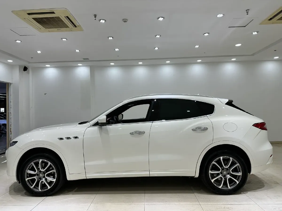 2018 Maserati Levante 3.0T 350HP V6 8AT,autocango,china used car exporter,china ev exporter,chinese used car exporter,chinese used ev exporter