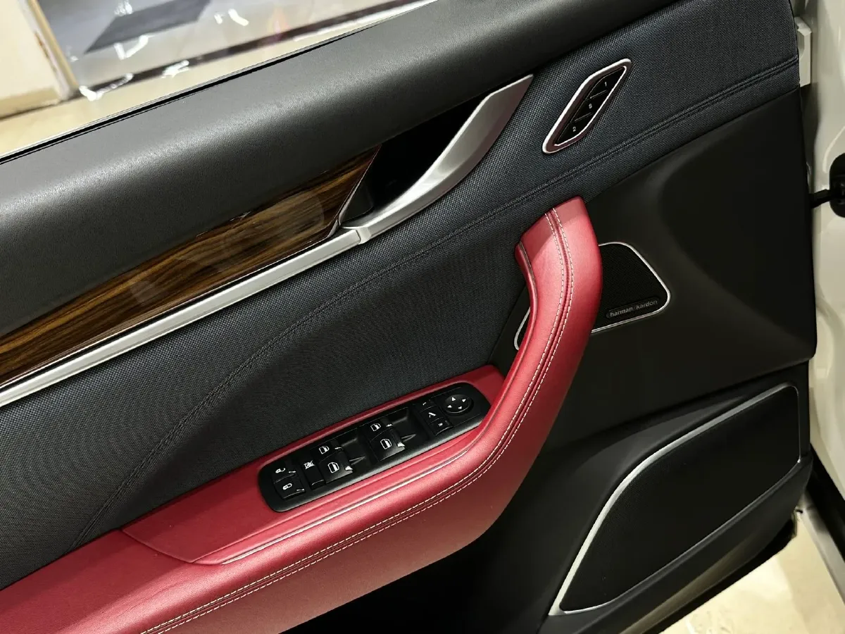 2018 Maserati Levante 3.0T 350HP V6 8AT,autocango,china used car exporter,china ev exporter,chinese used car exporter,chinese used ev exporter