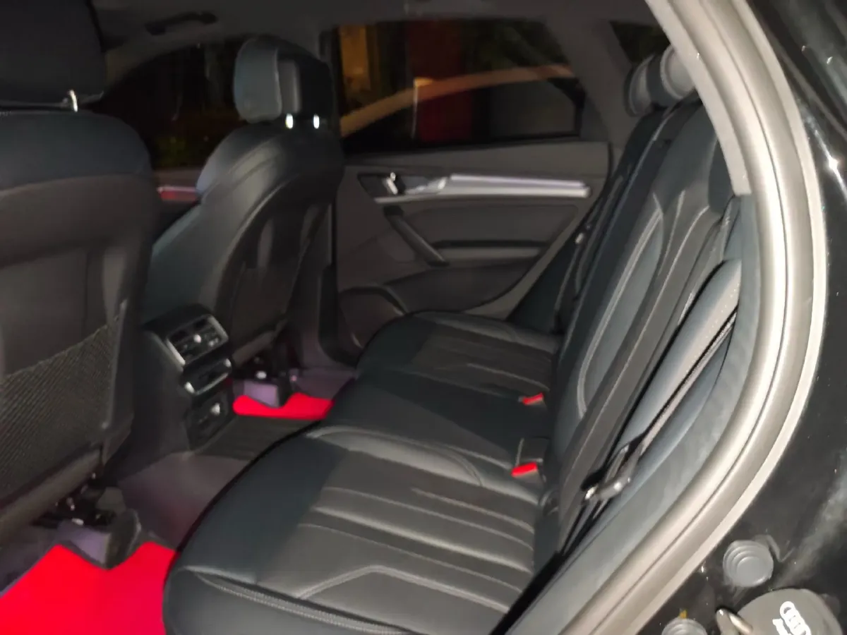 2025 Audi Q5L 2.0T 190HP L4 7DCT,autocango,china used car exporter,china ev exporter,chinese used car exporter,chinese used ev exporter