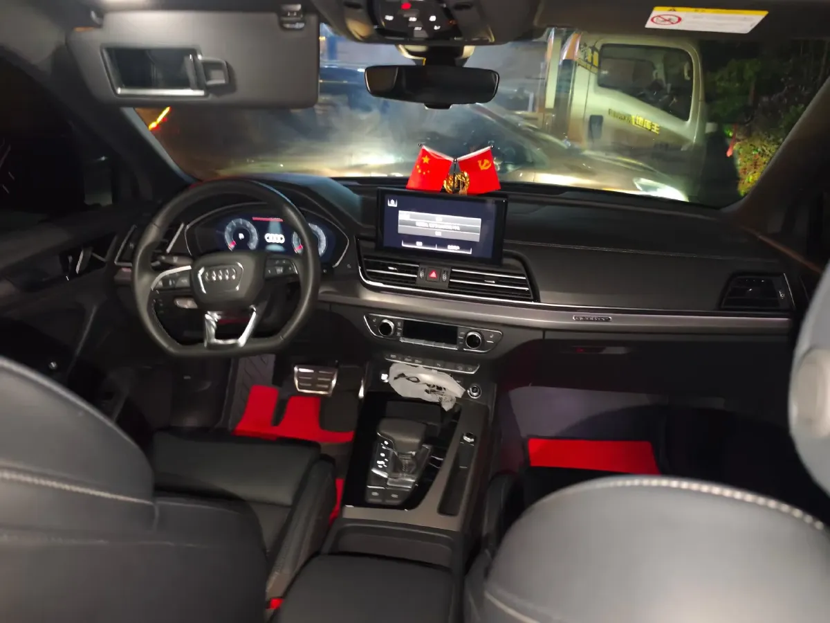 2025 Audi Q5L 2.0T 190HP L4 7DCT,autocango,china used car exporter,china ev exporter,chinese used car exporter,chinese used ev exporter