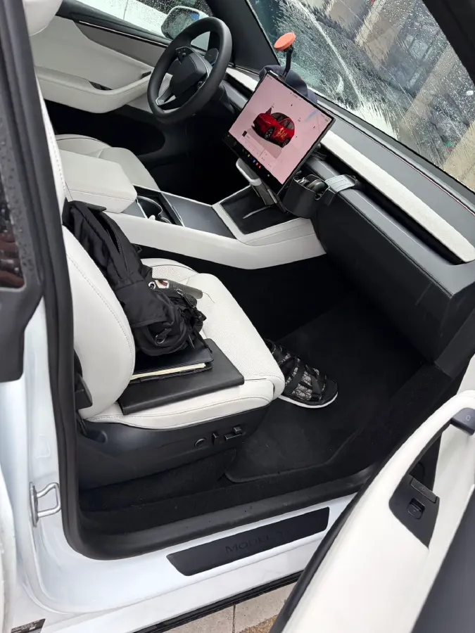 2025 Tesla Model Y L BEV,autocango,china used car exporter,china ev exporter,chinese used car exporter,chinese used ev exporter