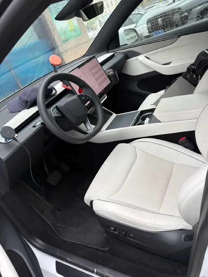 2025 Tesla Model Y L BEV,autocango,china used car exporter,china ev exporter,chinese used car exporter,chinese used ev exporter