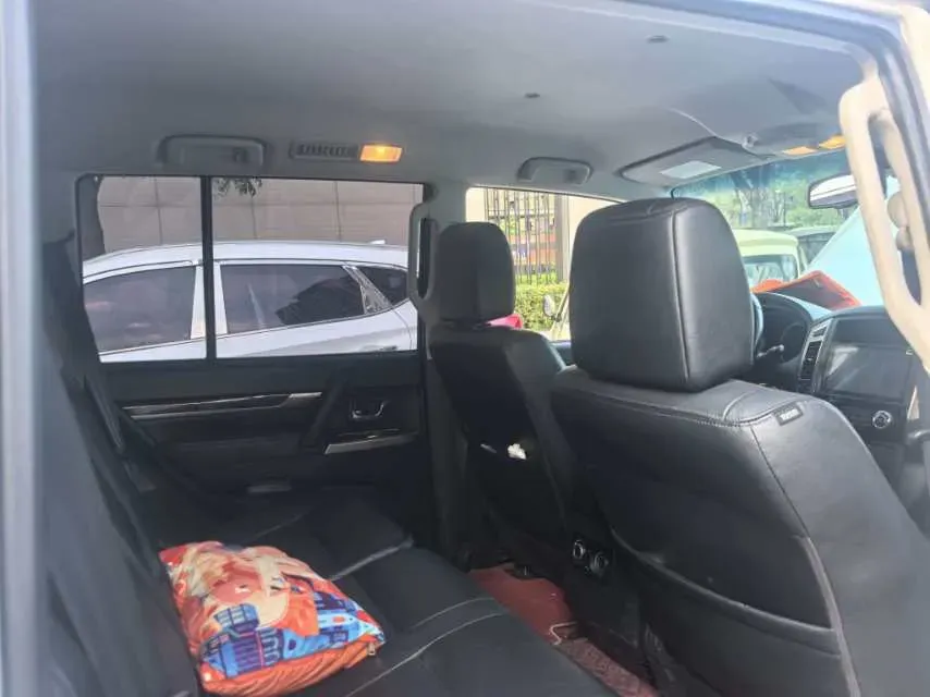 2020 Mitsubishi Pajero 3.0L 174HP V6 5AT,autocango,china used car exporter,china ev exporter,chinese used car exporter,chinese used ev exporter