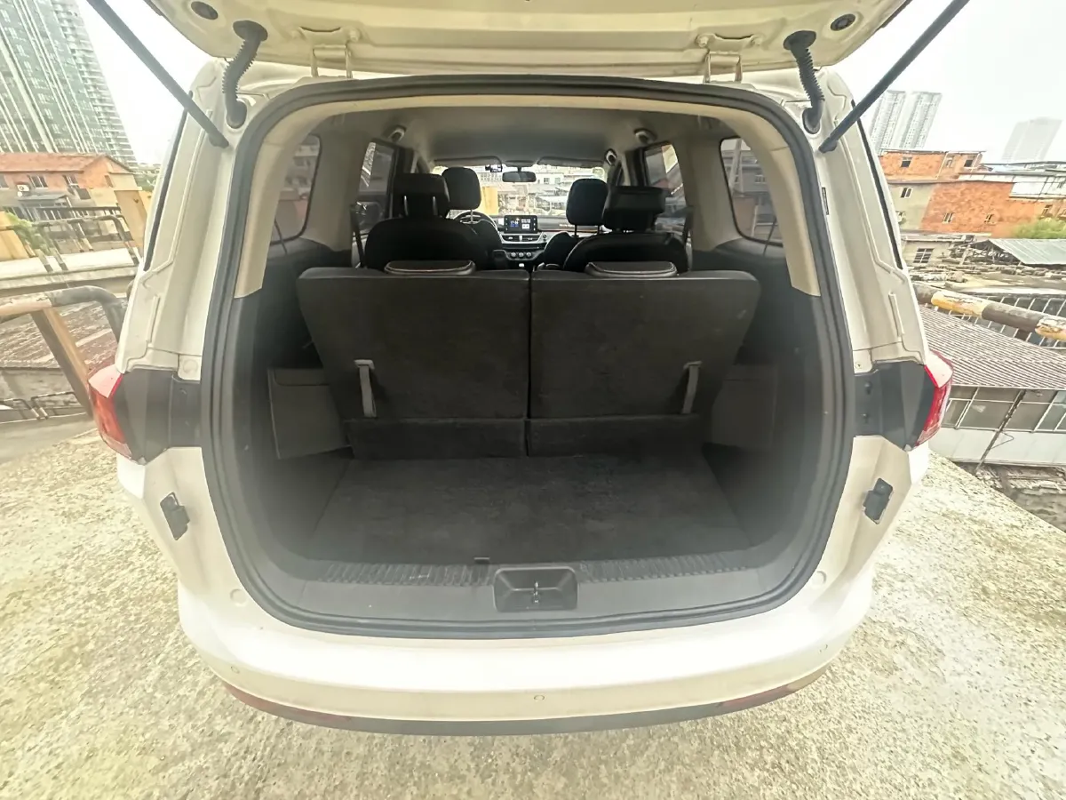 2019 BaoJun 360 1.5L 105HP L4 6MT,autocango,china used car exporter,china ev exporter,chinese used car exporter,chinese used ev exporter