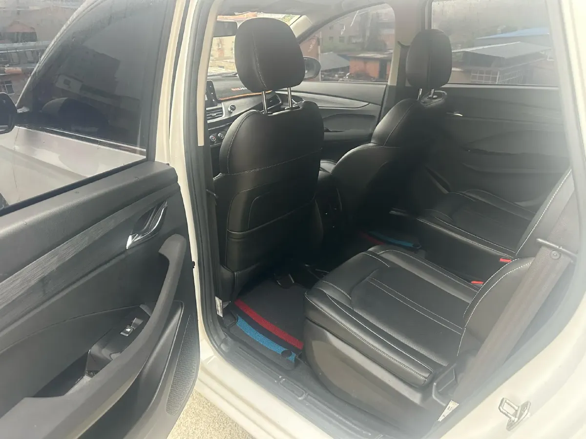 2019 BaoJun 360 1.5L 105HP L4 6MT,autocango,china used car exporter,china ev exporter,chinese used car exporter,chinese used ev exporter