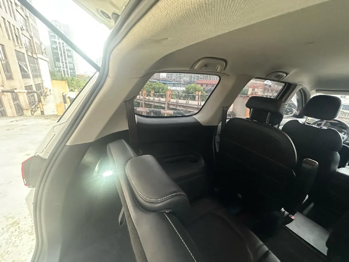 2019 BaoJun 360 1.5L 105HP L4 6MT,autocango,china used car exporter,china ev exporter,chinese used car exporter,chinese used ev exporter