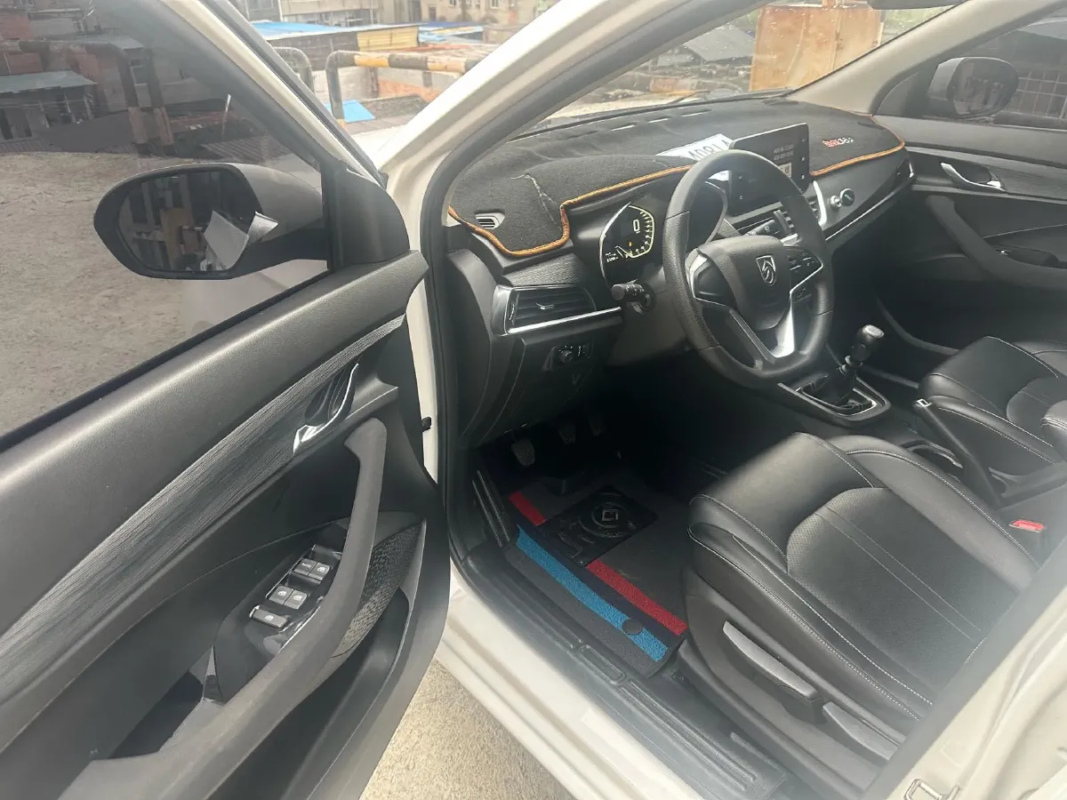 2019 BaoJun 360 1.5L 105HP L4 6MT,autocango,china used car exporter,china ev exporter,chinese used car exporter,chinese used ev exporter