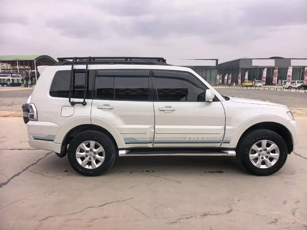 2019 Mitsubishi Pajero 3.0L 174HP V6 5AT,autocango,china used car exporter,china ev exporter,chinese used car exporter,chinese used ev exporter