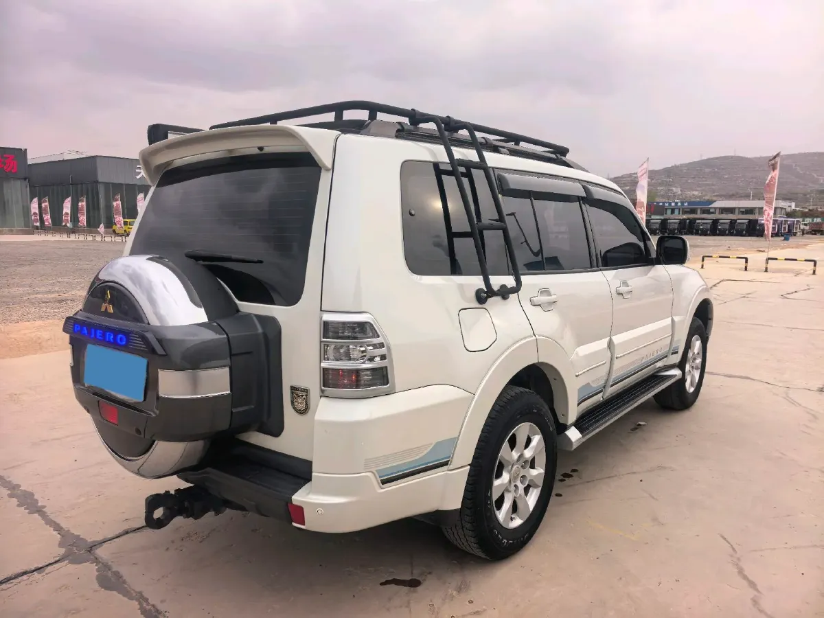 2019 Mitsubishi Pajero 3.0L 174HP V6 5AT,autocango,china used car exporter,china ev exporter,chinese used car exporter,chinese used ev exporter