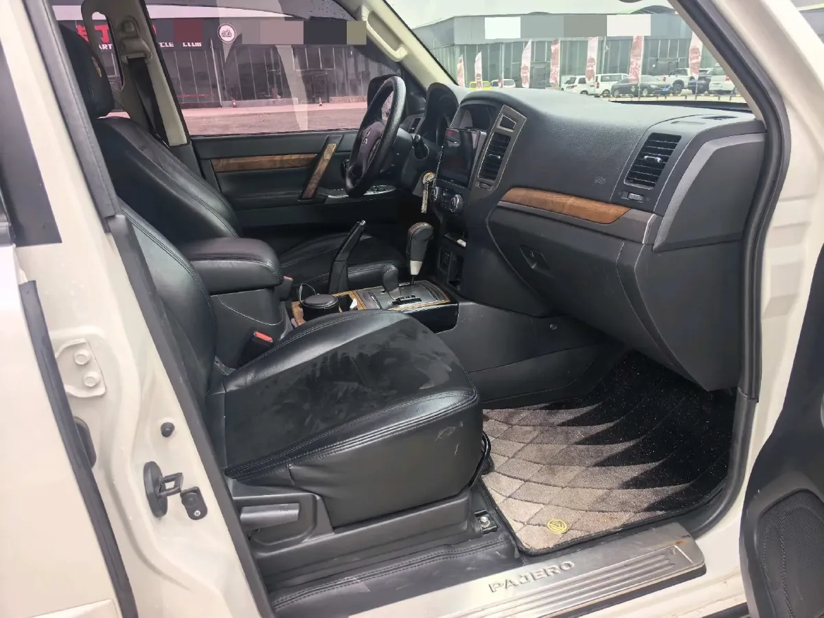 2019 Mitsubishi Pajero 3.0L 174HP V6 5AT,autocango,china used car exporter,china ev exporter,chinese used car exporter,chinese used ev exporter