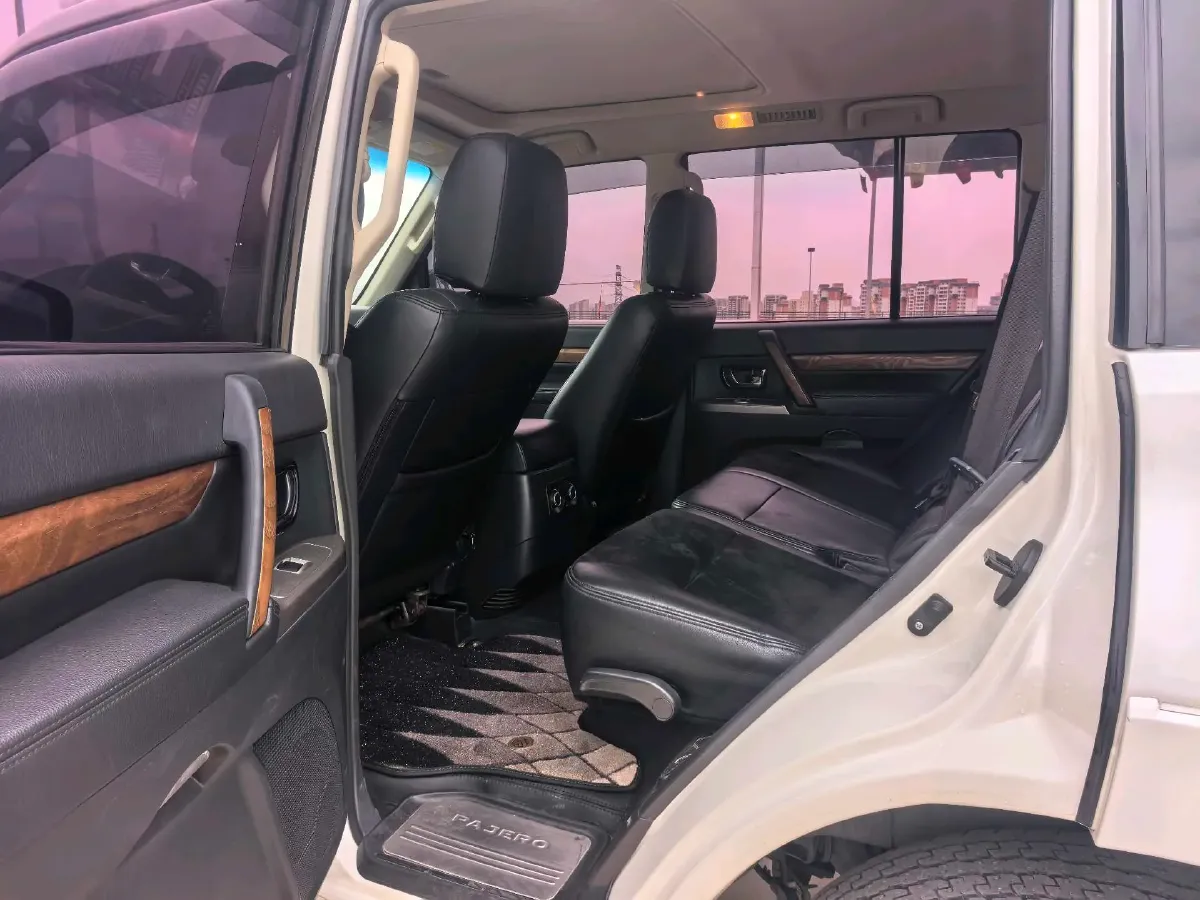 2019 Mitsubishi Pajero 3.0L 174HP V6 5AT,autocango,china used car exporter,china ev exporter,chinese used car exporter,chinese used ev exporter