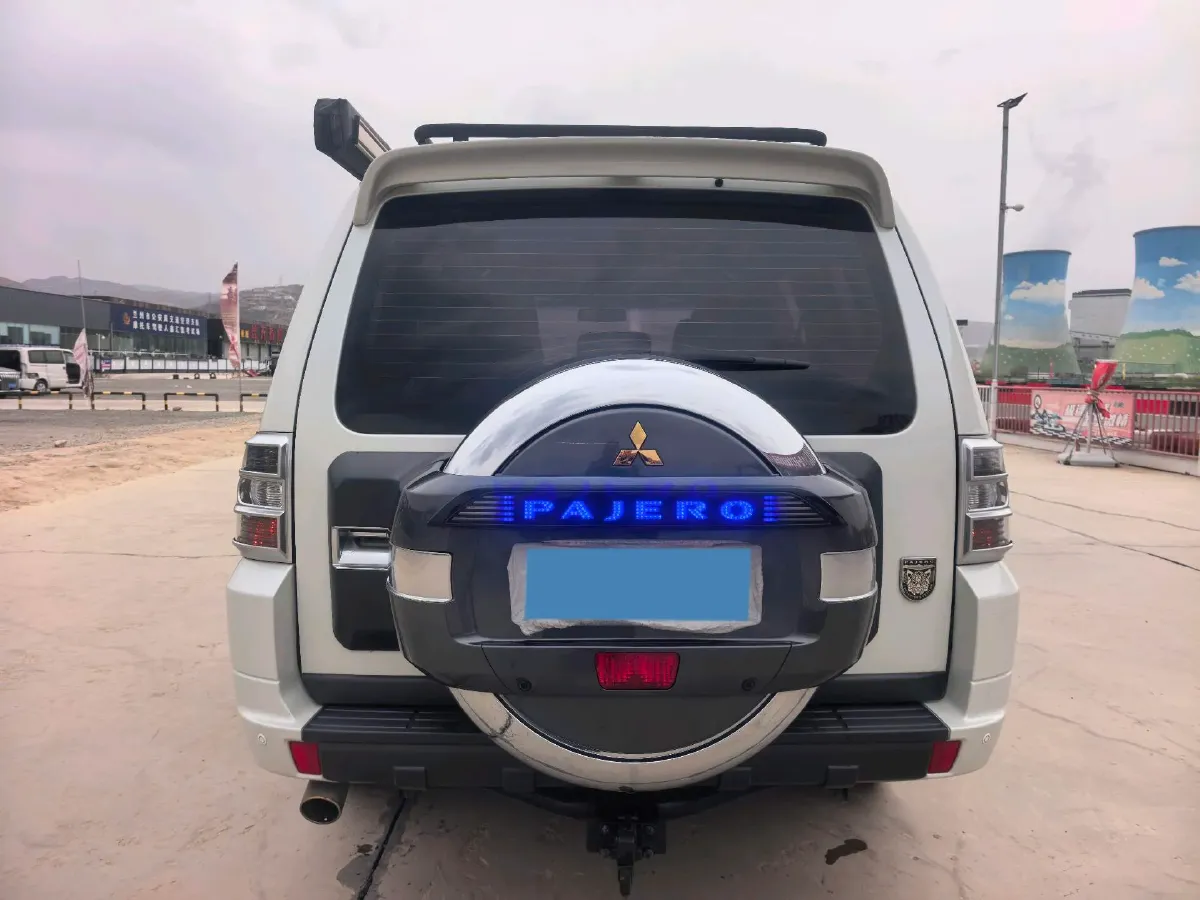 2019 Mitsubishi Pajero 3.0L 174HP V6 5AT,autocango,china used car exporter,china ev exporter,chinese used car exporter,chinese used ev exporter