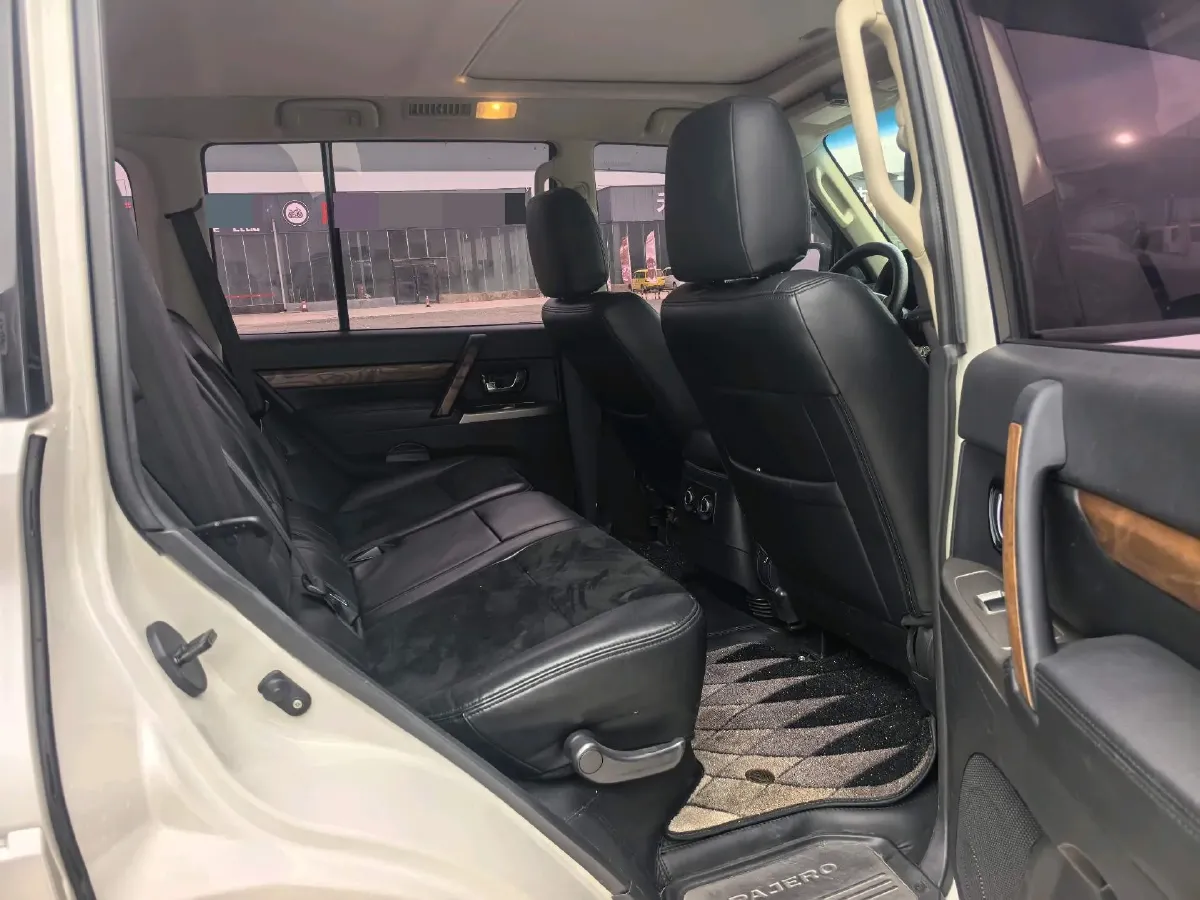 2019 Mitsubishi Pajero 3.0L 174HP V6 5AT,autocango,china used car exporter,china ev exporter,chinese used car exporter,chinese used ev exporter