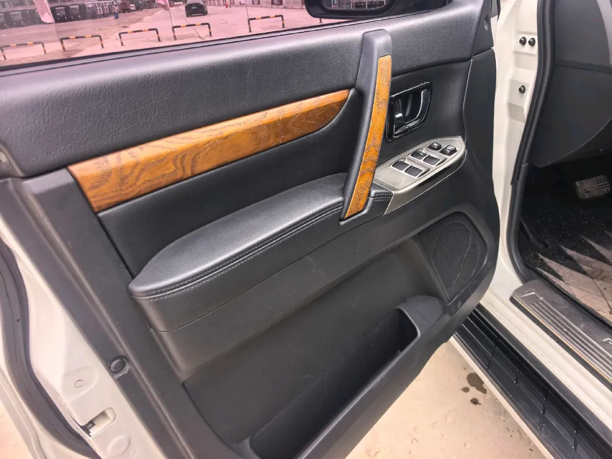 2019 Mitsubishi Pajero 3.0L 174HP V6 5AT,autocango,china used car exporter,china ev exporter,chinese used car exporter,chinese used ev exporter