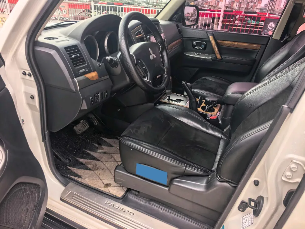 2019 Mitsubishi Pajero 3.0L 174HP V6 5AT,autocango,china used car exporter,china ev exporter,chinese used car exporter,chinese used ev exporter