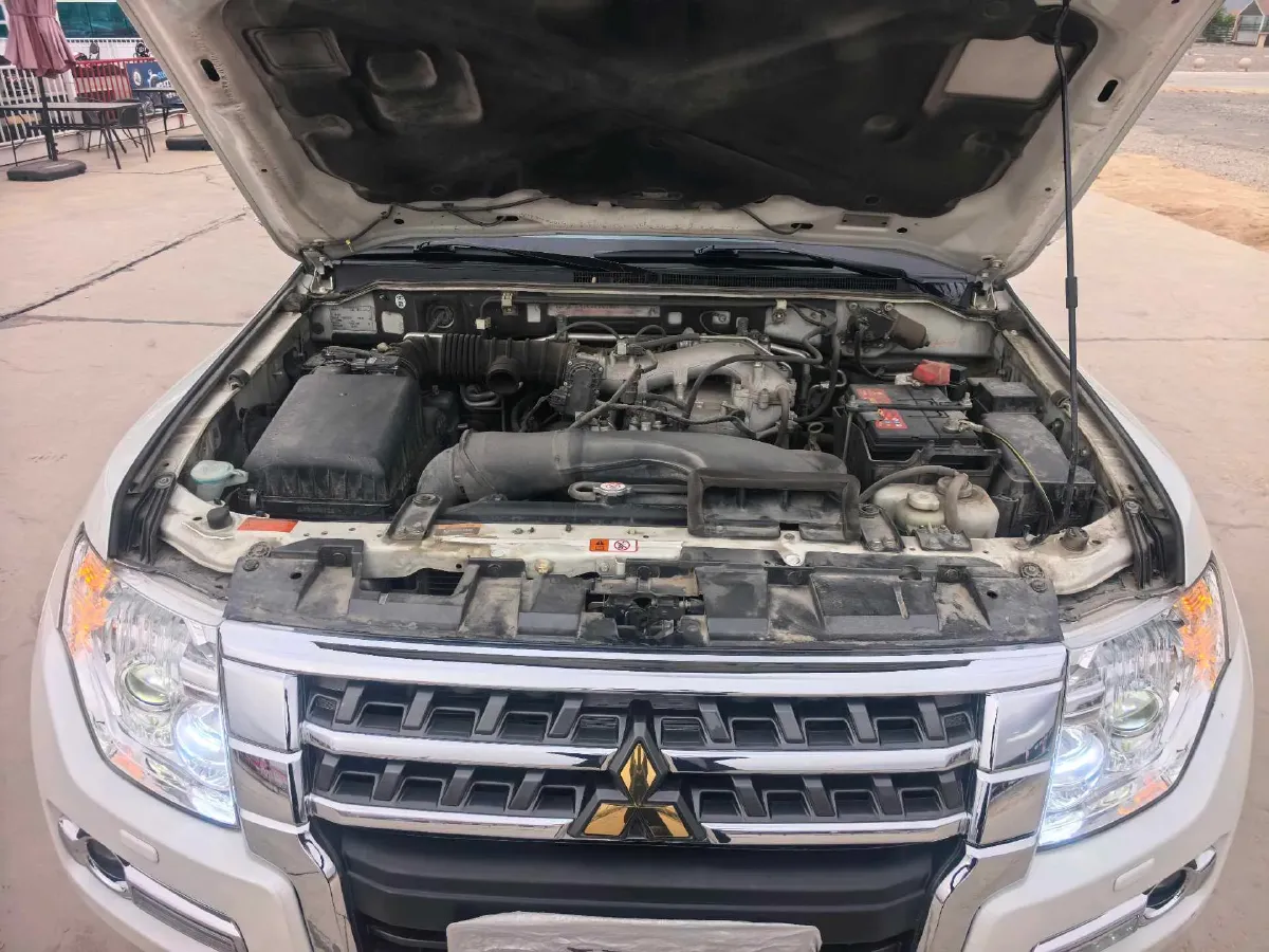 2019 Mitsubishi Pajero 3.0L 174HP V6 5AT,autocango,china used car exporter,china ev exporter,chinese used car exporter,chinese used ev exporter