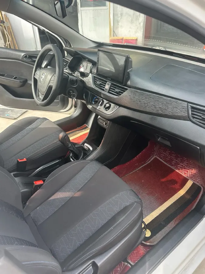 2016 BaoJun 310 1.2L 82HP L4 5MT,autocango,china used car exporter,china ev exporter,chinese used car exporter,chinese used ev exporter