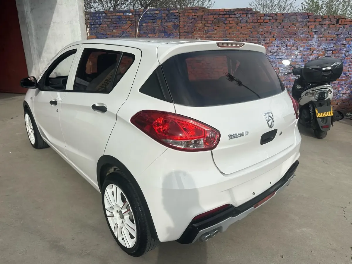 2016 BaoJun 310 1.2L 82HP L4 5MT,autocango,china used car exporter,china ev exporter,chinese used car exporter,chinese used ev exporter