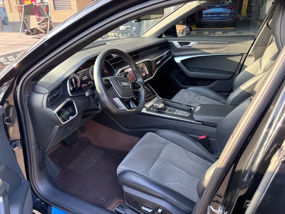 2024 Audi A6L 2.0T 245HP L4 7DCT,autocango,china used car exporter,china ev exporter,chinese used car exporter,chinese used ev exporter