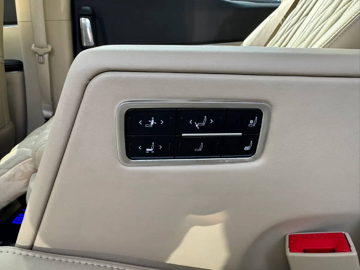 2023 Buick GL8 2.0T 237HP L4 9AT,autocango,china used car exporter,china ev exporter,chinese used car exporter,chinese used ev exporter