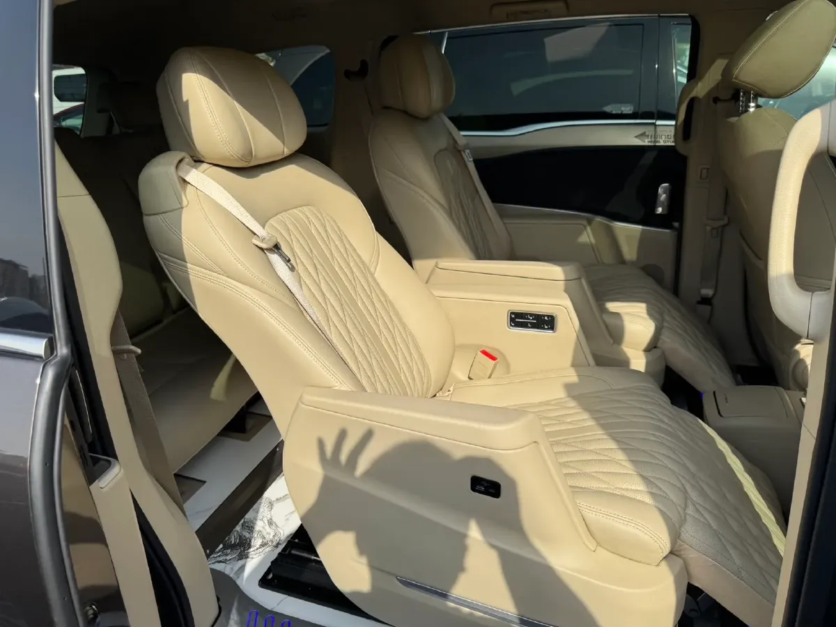 2023 Buick GL8 2.0T 237HP L4 9AT,autocango,china used car exporter,china ev exporter,chinese used car exporter,chinese used ev exporter