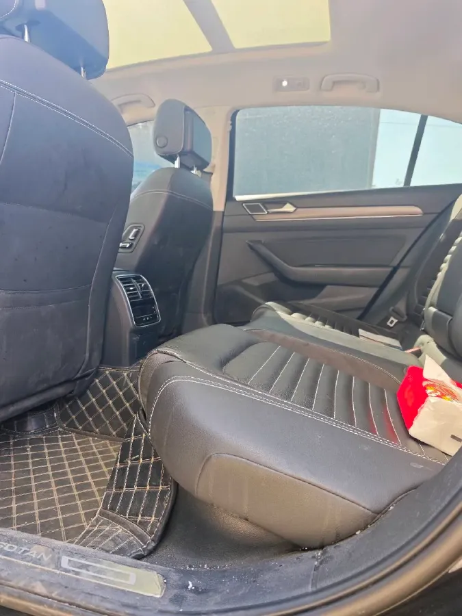 2021 Volkswagen Magotan 2.0T 186HP L4 7DCT,autocango,china used car exporter,china ev exporter,chinese used car exporter,chinese used ev exporter