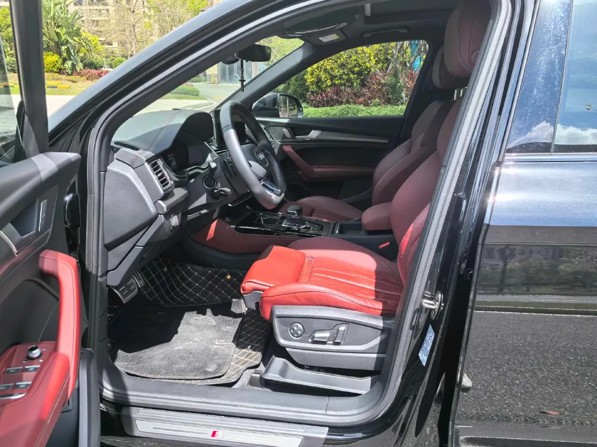 2024 Audi Q5L 2.0T 245HP L4 7DCT,autocango,china used car exporter,china ev exporter,chinese used car exporter,chinese used ev exporter