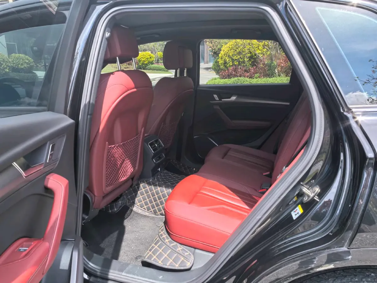 2024 Audi Q5L 2.0T 245HP L4 7DCT,autocango,china used car exporter,china ev exporter,chinese used car exporter,chinese used ev exporter