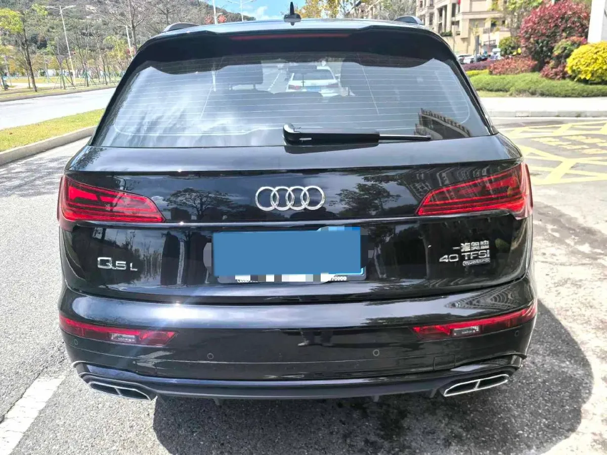 2024 Audi Q5L 2.0T 245HP L4 7DCT,autocango,china used car exporter,china ev exporter,chinese used car exporter,chinese used ev exporter