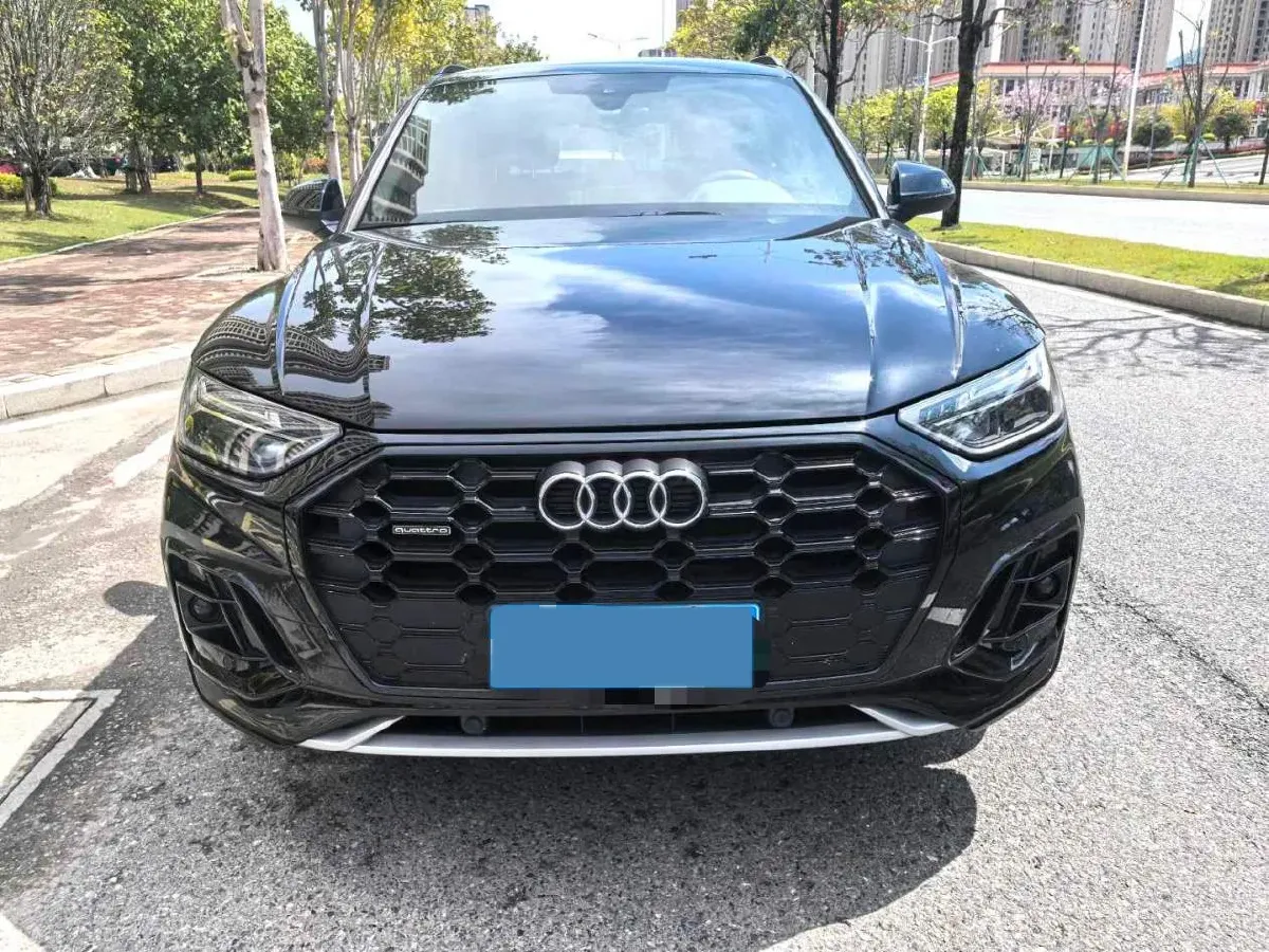 2024 Audi Q5L 2.0T 245HP L4 7DCT,autocango,china used car exporter,china ev exporter,chinese used car exporter,chinese used ev exporter