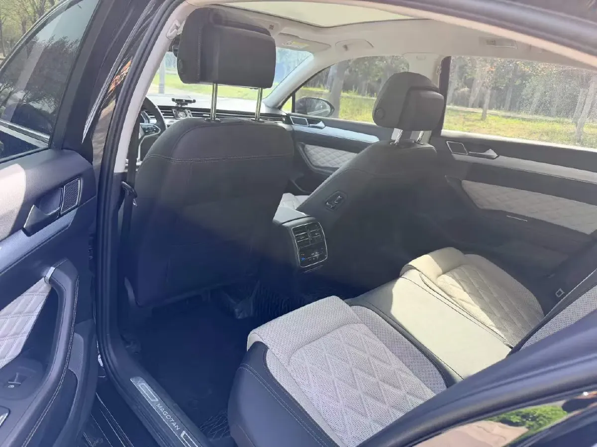 2024 Volkswagen Magotan 2.0T 186HP L4 7DCT,autocango,china used car exporter,china ev exporter,chinese used car exporter,chinese used ev exporter