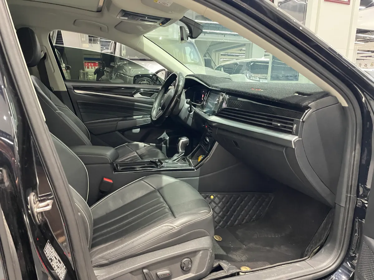 2023 Volkswagen Passat 2.0T 186HP L4 7DCT,autocango,china used car exporter,china ev exporter,chinese used car exporter,chinese used ev exporter