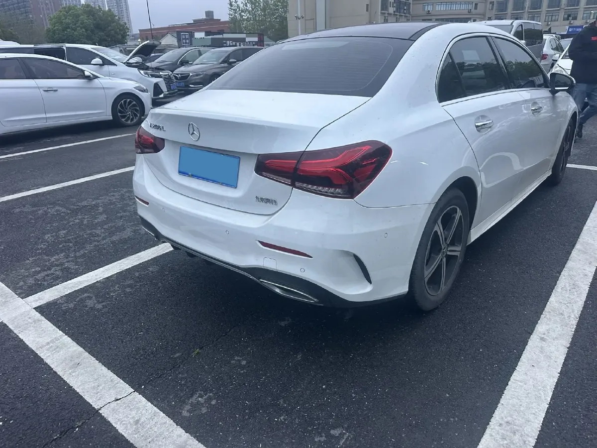 2022 Mercedes-Benz A Class 1.3T 163HP L4 7DCT,autocango,china used car exporter,china ev exporter,chinese used car exporter,chinese used ev exporter