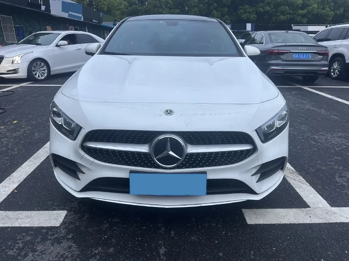 2022 Mercedes-Benz A Class 1.3T 163HP L4 7DCT,autocango,china used car exporter,china ev exporter,chinese used car exporter,chinese used ev exporter