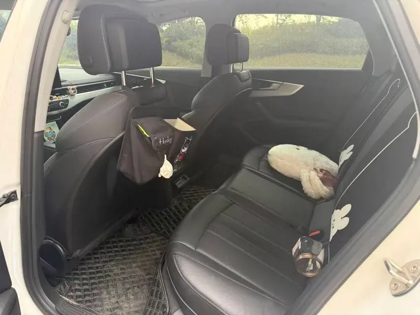 2020 Audi A4L 2.0T 190HP L4 7DCT,autocango,china used car exporter,china ev exporter,chinese used car exporter,chinese used ev exporter