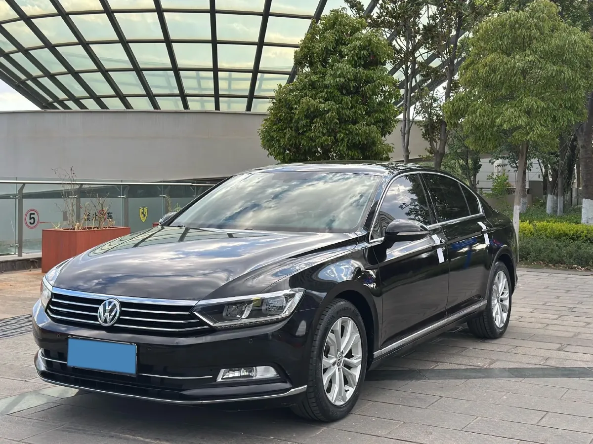 2018 Volkswagen Magotan 1.8T 180HP L4 7DCT,autocango,china used car exporter,china ev exporter,chinese used car exporter,chinese used ev exporter