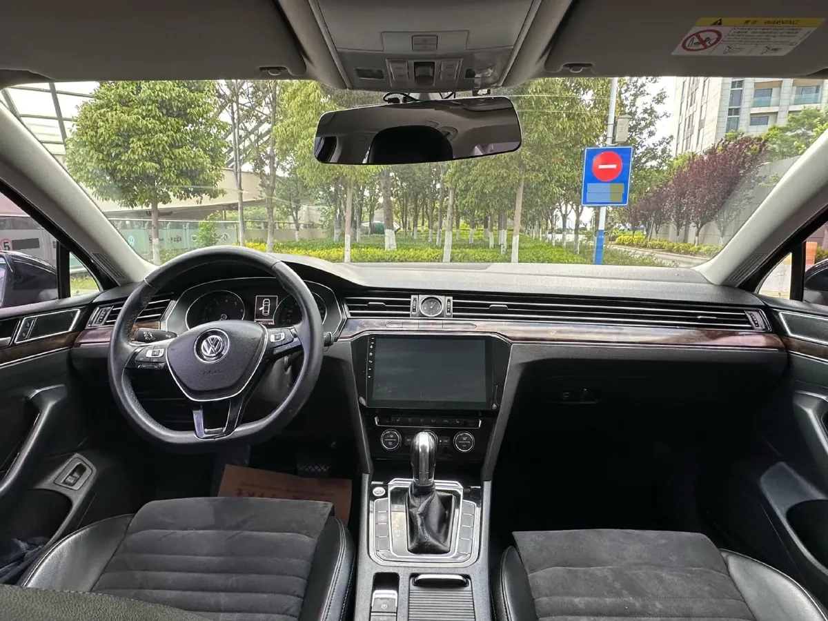 2018 Volkswagen Magotan 1.8T 180HP L4 7DCT,autocango,china used car exporter,china ev exporter,chinese used car exporter,chinese used ev exporter