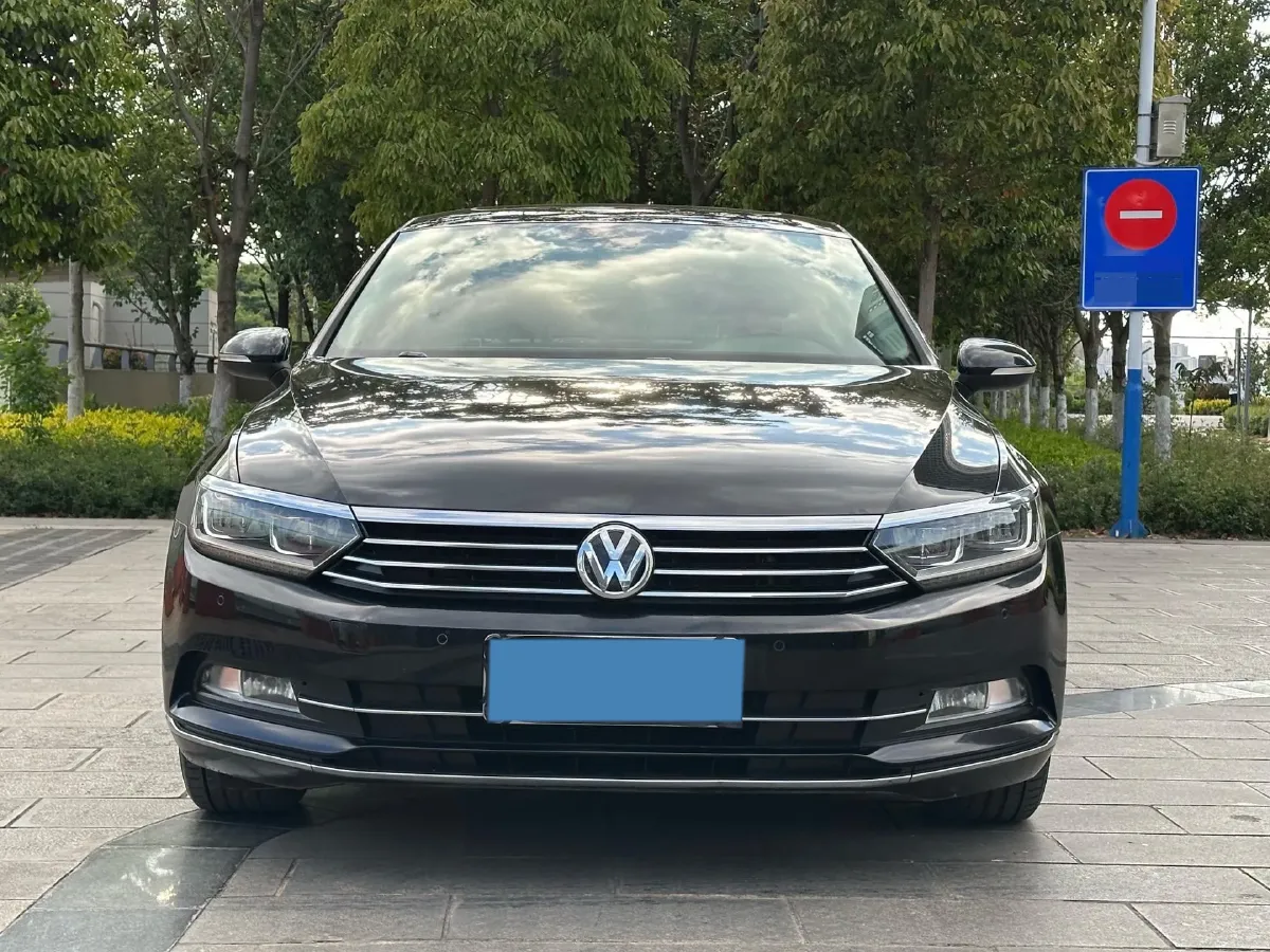 2018 Volkswagen Magotan 1.8T 180HP L4 7DCT,autocango,china used car exporter,china ev exporter,chinese used car exporter,chinese used ev exporter