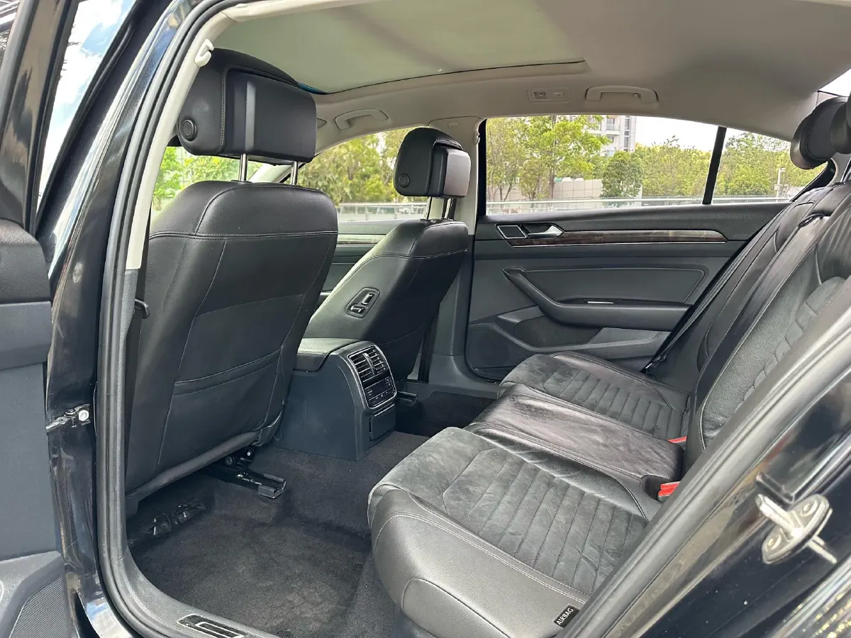 2018 Volkswagen Magotan 1.8T 180HP L4 7DCT,autocango,china used car exporter,china ev exporter,chinese used car exporter,chinese used ev exporter