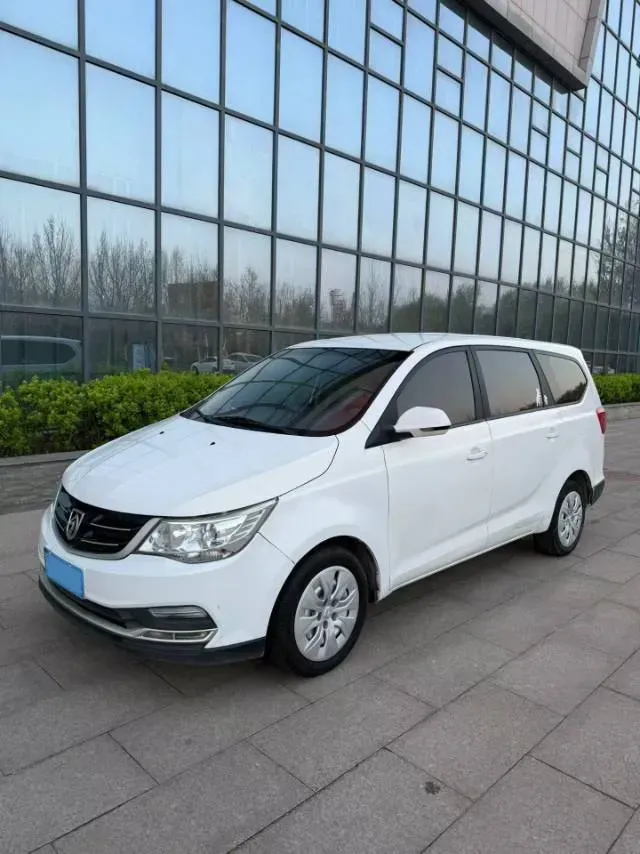 2019 BaoJun 730 1.5L 105HP L4 6MT,autocango,china used car exporter,china ev exporter,chinese used car exporter,chinese used ev exporter