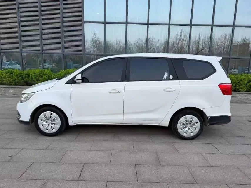 2019 BaoJun 730 1.5L 105HP L4 6MT,autocango,china used car exporter,china ev exporter,chinese used car exporter,chinese used ev exporter