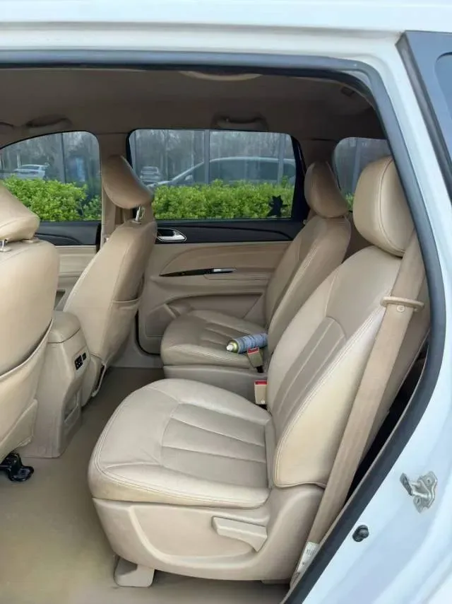 2019 BaoJun 730 1.5L 105HP L4 6MT,autocango,china used car exporter,china ev exporter,chinese used car exporter,chinese used ev exporter